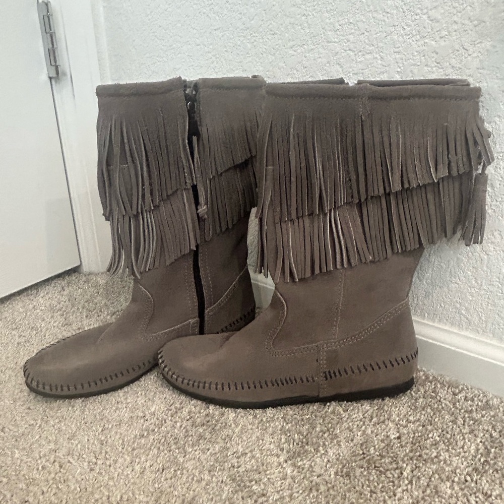 Minnetonka Gray/Taupe Suede Fringe Boots Size 8